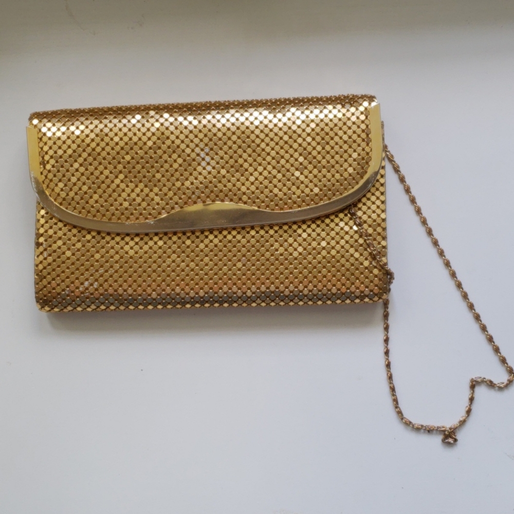 Gold metallic handbag w/ chain